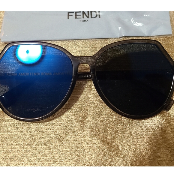 Authentic Fendi Amor Letters Sunglasses - Picture 8 of 9